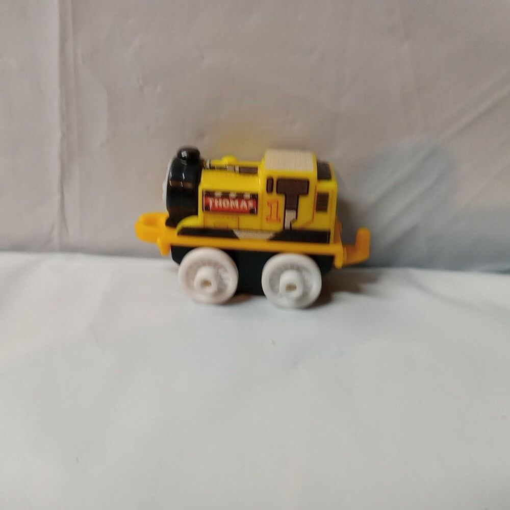 Thomas & Friends MINIS - Construction Thomas the Tank Engine - 2014 Mattel Train - Picture 3 of 6